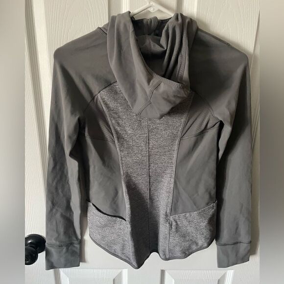 Ivivva by Lululemon girls full zip up lightweight gray hooded jacket size 12 - Picture 2 of 5
